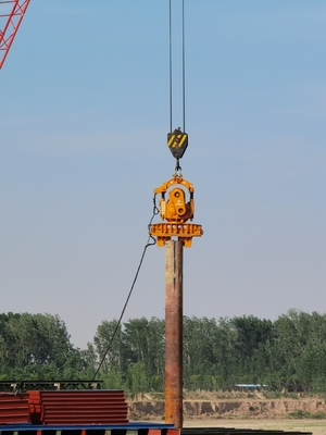 240KN Vibratory Hammer Pile Driver AP90A tipo gru con ampiezza di 10,3 mm