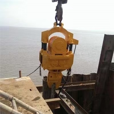 Equipaggiamento di impilazione ad alta efficienza 60kw Vibro Electric Crane Pile Hammer For Sheet Pile
